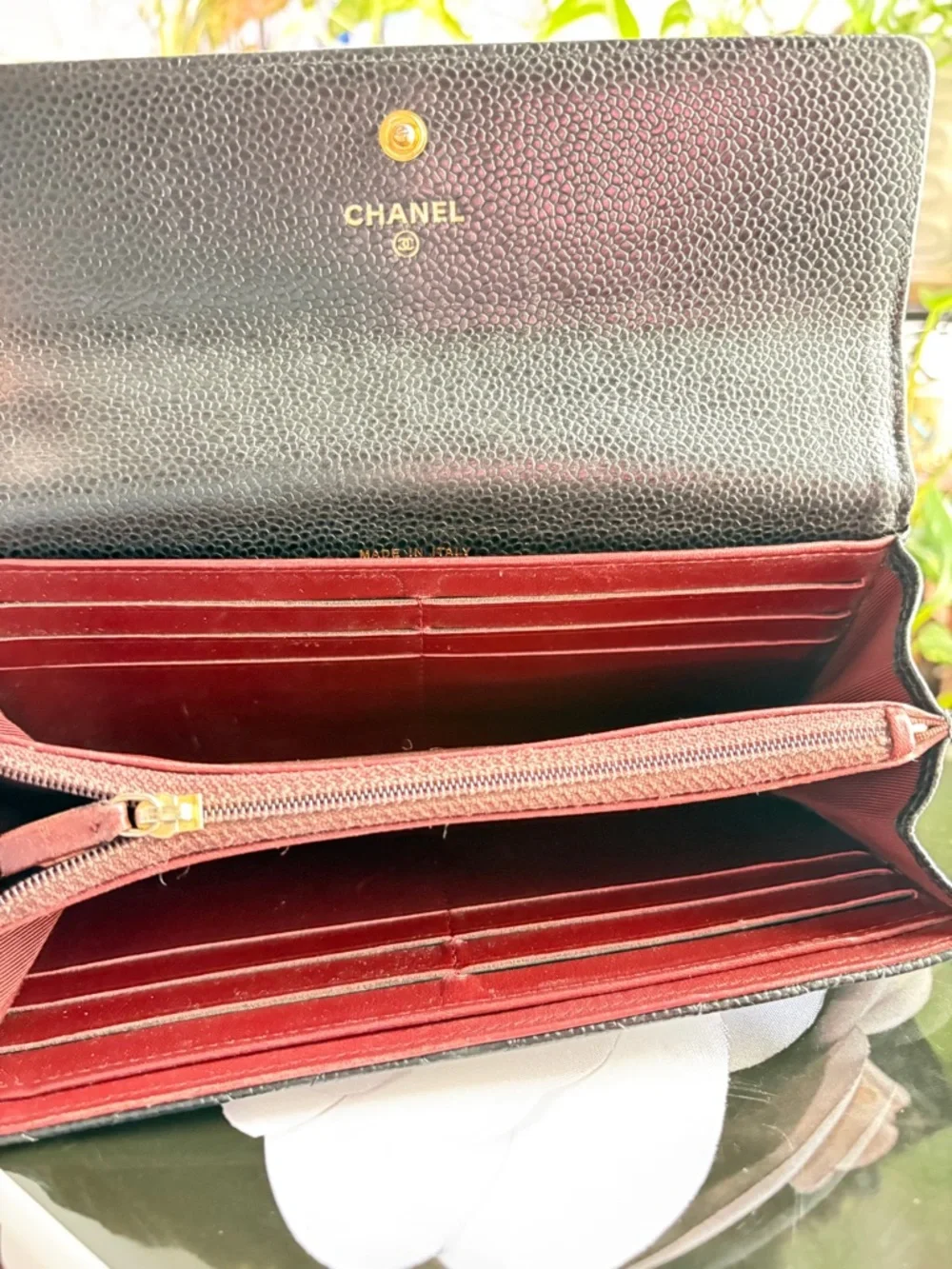 CHANEL Black Quilted Caviar Leather Wallet with Gold CC and complimentary chain - Picture 4 of 6